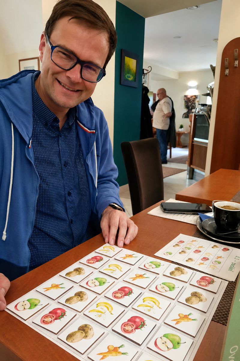 Certifikovaný trenér paměti Zdeněk Gloz (Pamětář) testuje obrázkové sudoku LaFi v praxi.