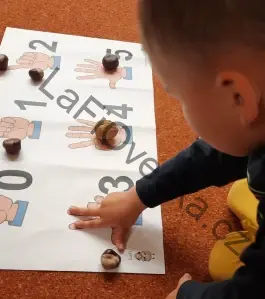 LaFi podložka – Počítáme na prstech do 5 (66 cm, omyvatelná)