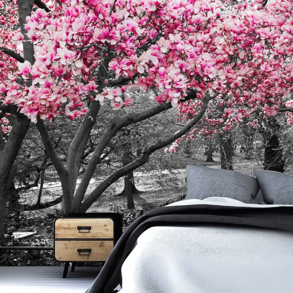LaFi tapeta na míru – Růžové květy v parku (černobílá)