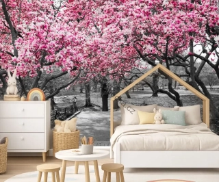 LaFi tapeta na míru – Růžové květy v parku (černobílá)