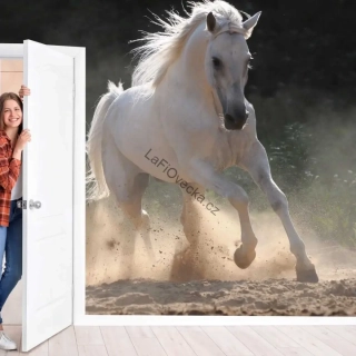 LaFi tapeta na míru – Bílý kůň v pohybu (fototapeta do dívčího pokoje)